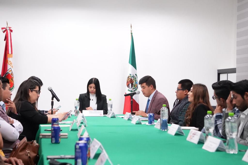 Se reúne diputada Fátima Guadalupe Pérez Vargas con jóvenes parlamentarios